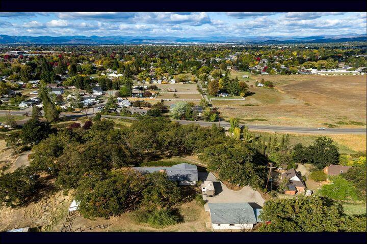 909 South Stage Road Medford, OR 97501 - Photo 4 of 63 Aerial1