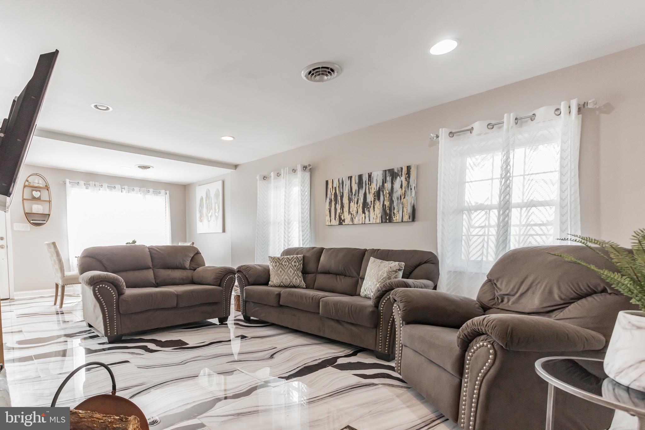 99 Border Rock Road Levittown, PA 19057 - Photo 4 of 30 Gallery Image 4