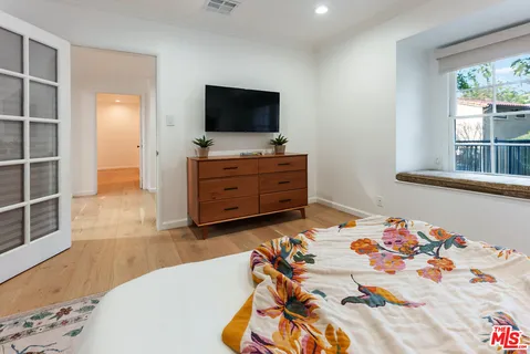 a view of an house with backyard and patio