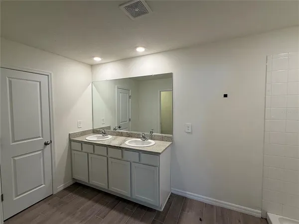 $2,600 | 5149 Southwest 48th Lane, Gainesville, FL 32608