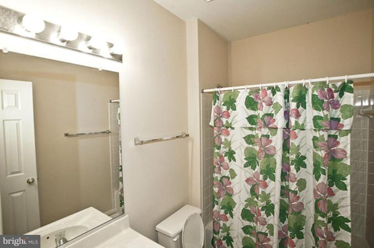 1237 Woodbrook Court Reston, VA 20194 - Photo 2 of 24 Bath #2