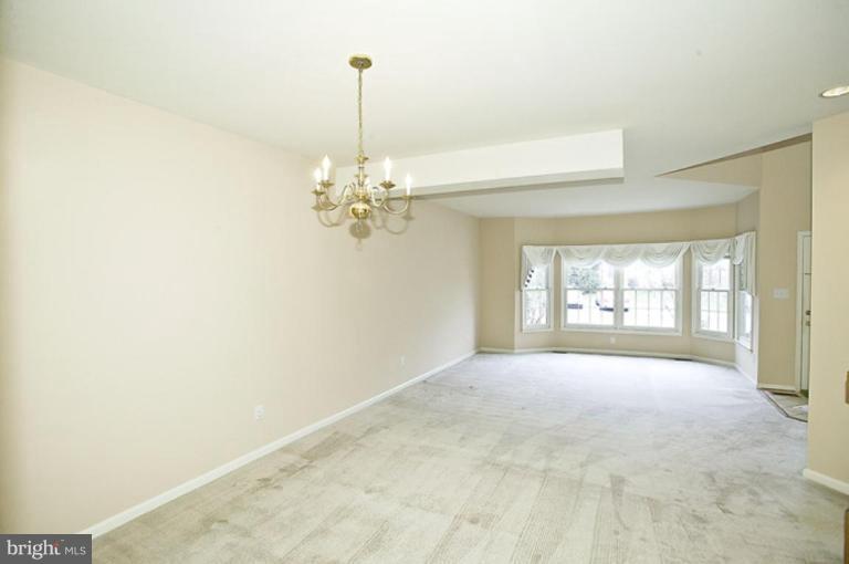 1237 Woodbrook Court Reston, VA 20194 - Photo 12 of 24 Living Room