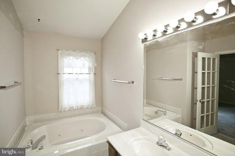 1237 Woodbrook Court Reston, VA 20194 - Photo 14 of 24 Master Bath