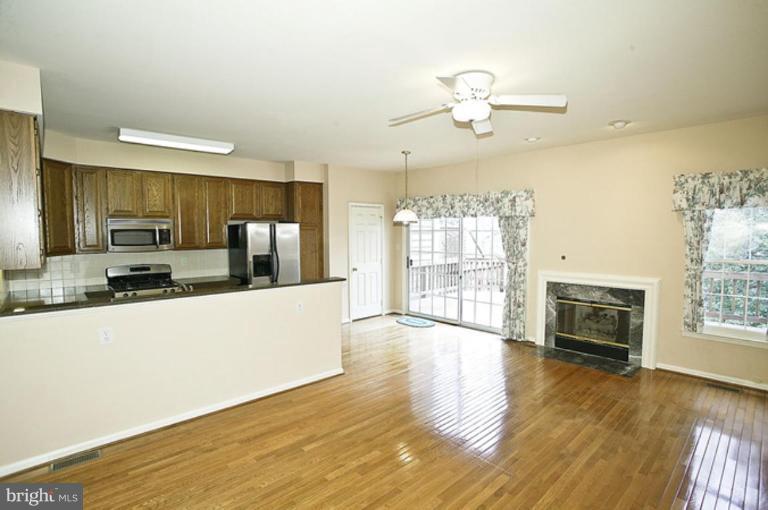 1237 Woodbrook Court Reston, VA 20194 - Photo 6 of 24 Kitchen/Family Room
