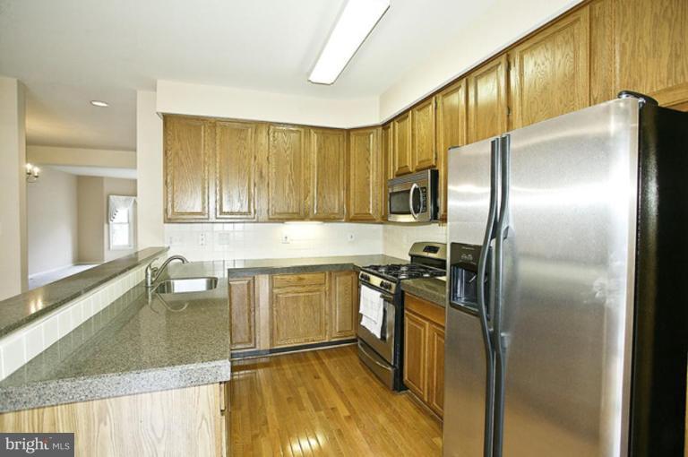 1237 Woodbrook Court Reston, VA 20194 - Photo 10 of 24 Kitchen