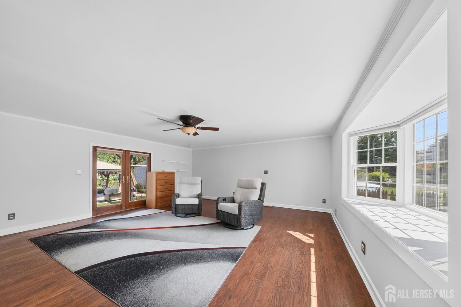 647 Cook Avenue Middlesex, NJ 08846 - Photo 5 of 33 Gallery Image 5