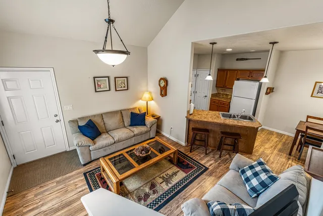 $378,500 | 34 Mangum Circle, Unit 8, Donnelly, ID 83615