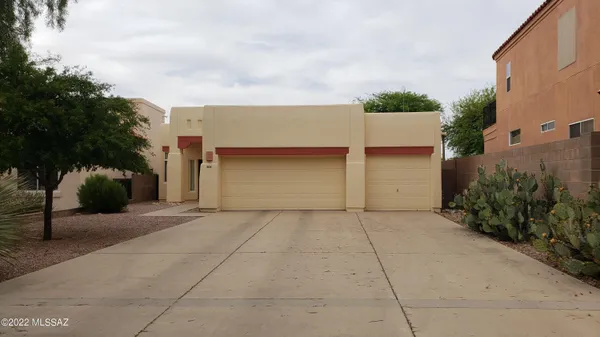 $2,800 | 6525 North Shadow Bluff Drive, Tucson, AZ 85704