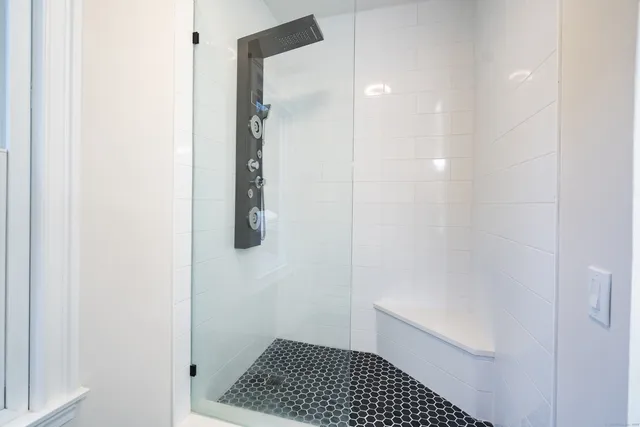 $369,900 | 7 Carver Avenue, Norwich, CT 06360