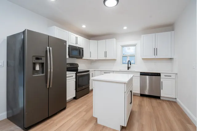 $369,900 | 7 Carver Avenue, Norwich, CT 06360