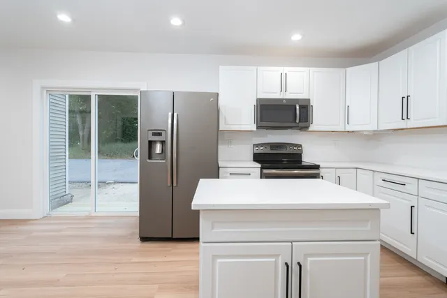 $369,900 | 7 Carver Avenue, Norwich, CT 06360