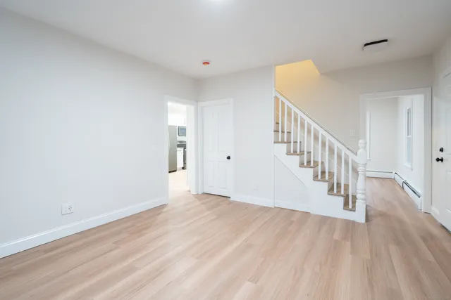 $369,900 | 7 Carver Avenue, Norwich, CT 06360