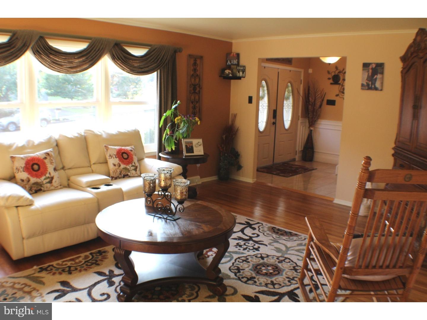 233 Beaver Road Southampton, PA 18966 - Photo 22 of 25 Living Room