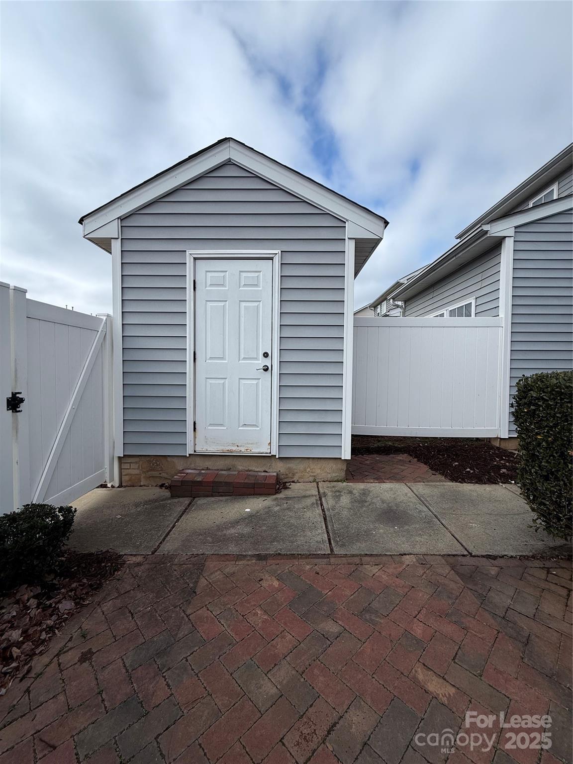 4968 Prosperity Ridge Road Charlotte, NC 28269 - Photo 17 of 19 a view of backyard of house