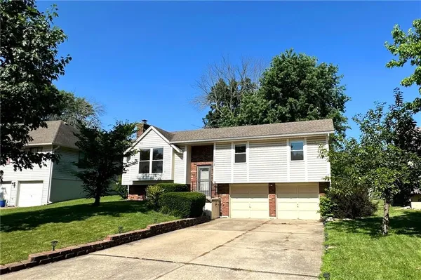 $279,900 | 3008 South Bryn Mawr Drive, Independence, MO 64057
