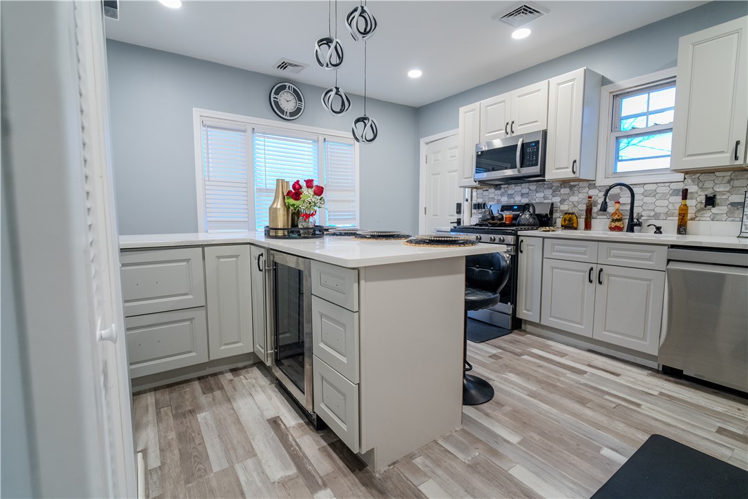 970 York Avenue Pawtucket, RI 02861 - Photo 3 of 16