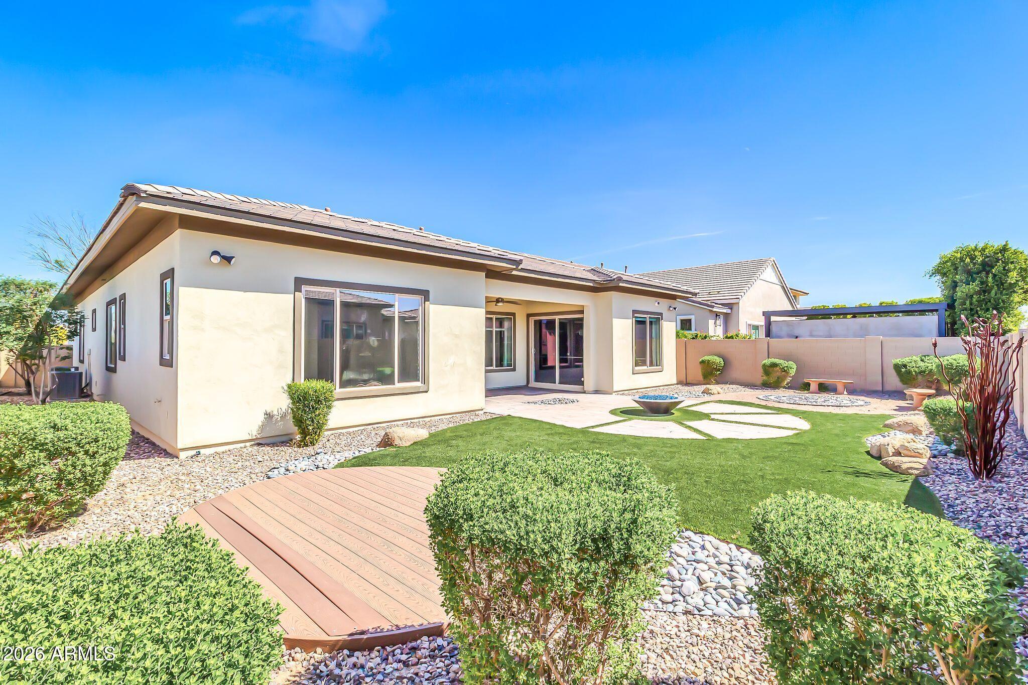 1441 East Powell Way Gilbert, AZ 85298 - Photo 54 of 63 a front view of a house with yard and green space