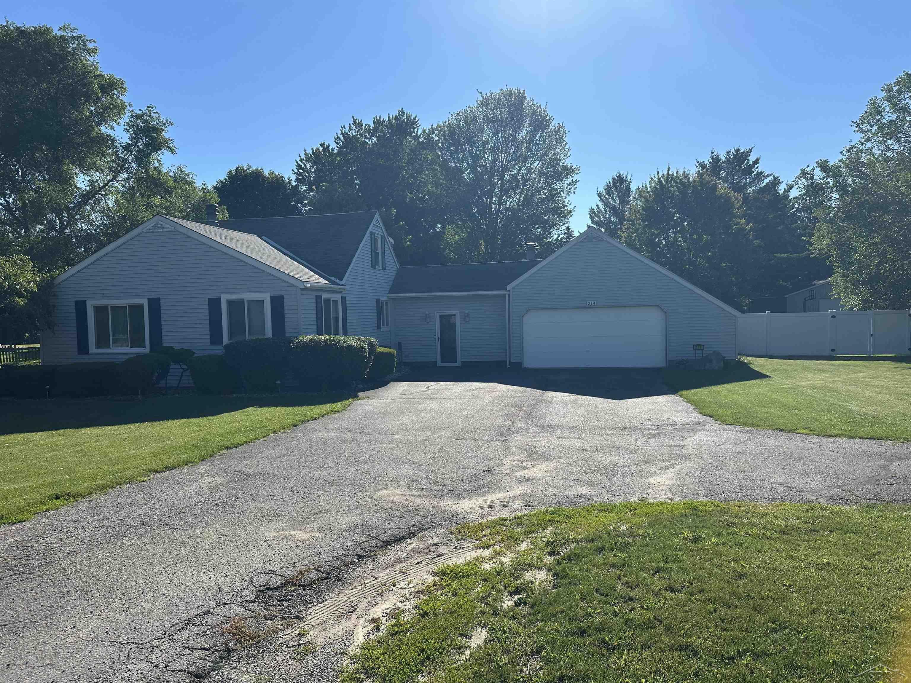 214 North Hemlock Road Hemlock, MI 48626 - Photo 1 of 40