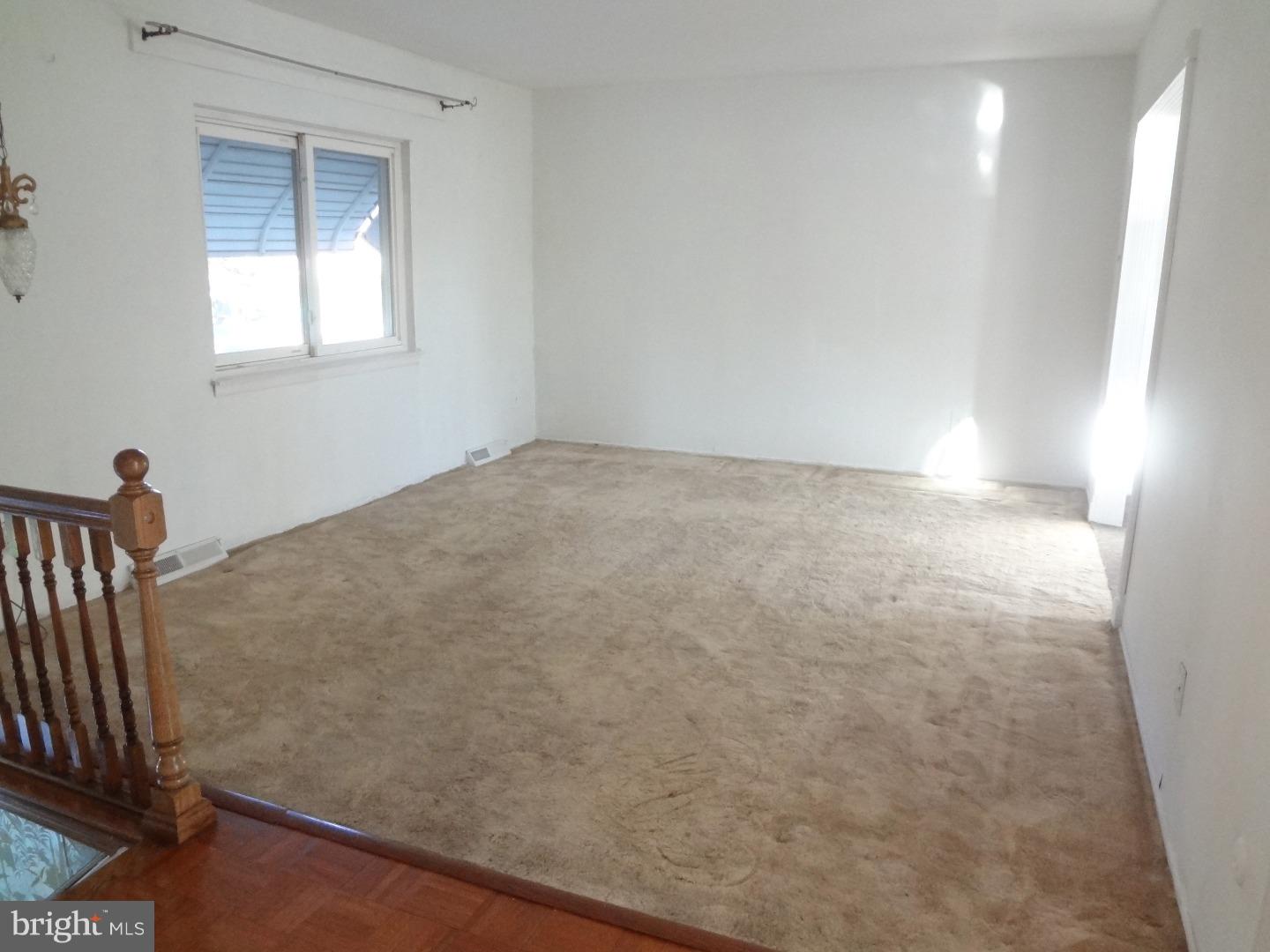 330 Yale Road Pemberton, NJ 08068 - Photo 7 of 16 Living Room