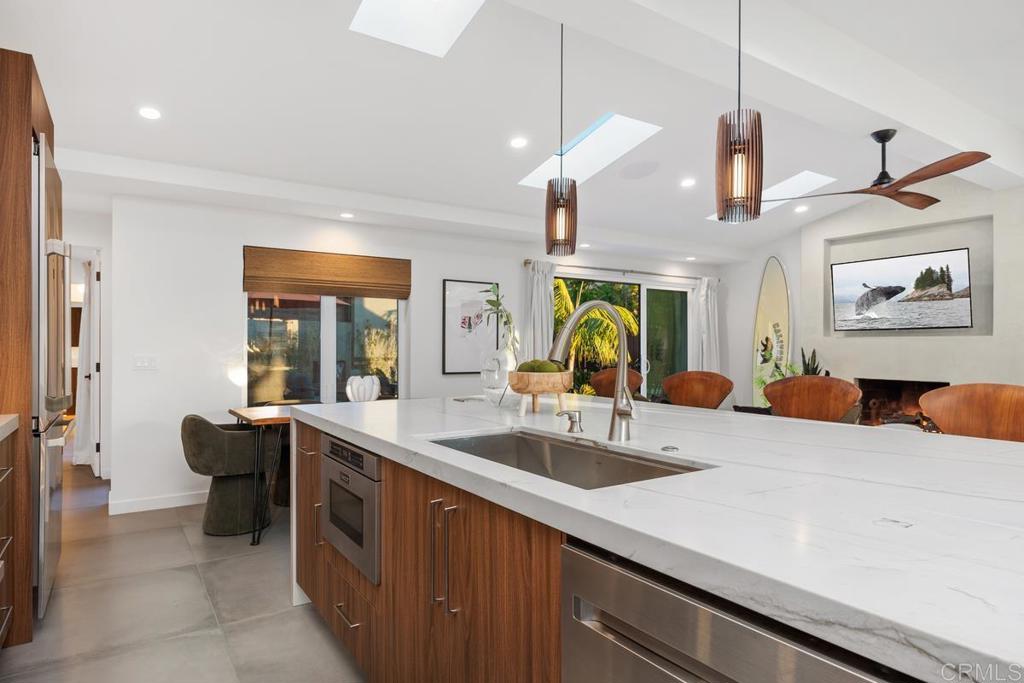 803 Saxony Road Encinitas, CA 92024 - Photo 3 of 52