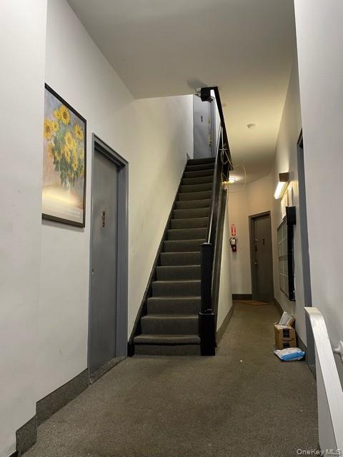 413 East 82nd Street, Unit 3A Manhattan, NY 10028 - Photo 2 of 10 a view of a hallway with entryway