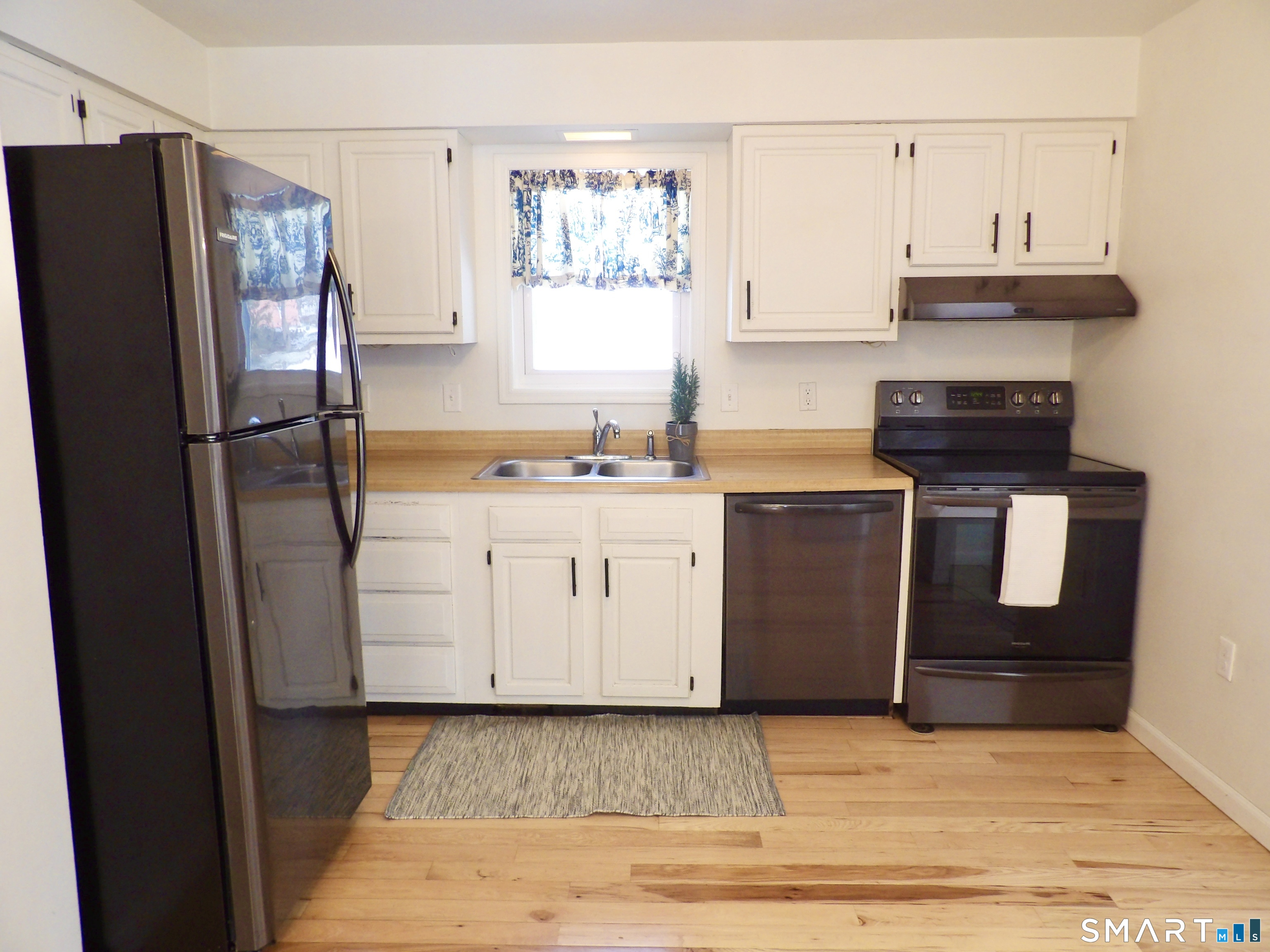 991 Shewville Road Ledyard, CT 06339 - Photo 9 of 29 Kitchen