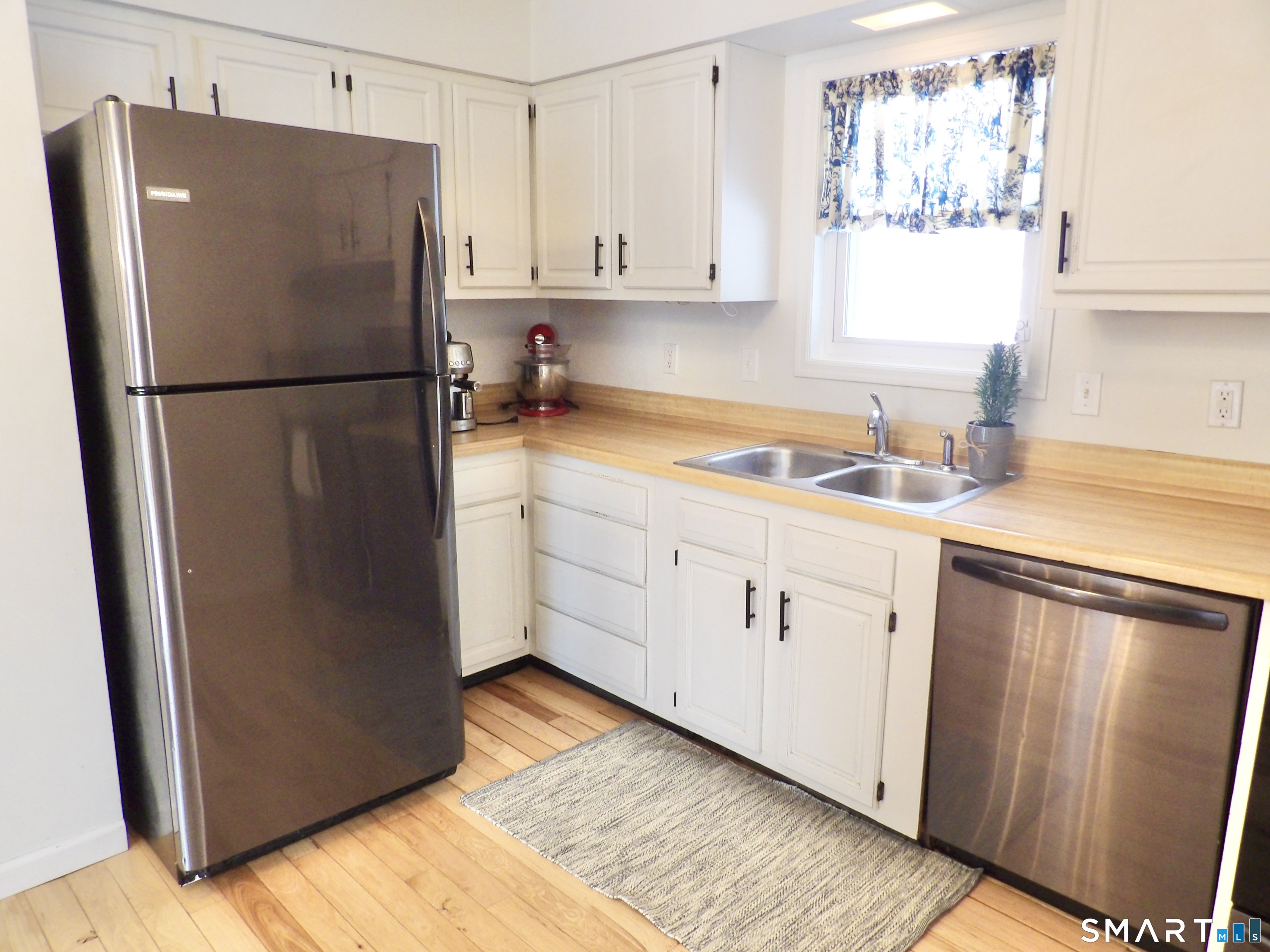 991 Shewville Road Ledyard, CT 06339 - Photo 10 of 29 Kitchen