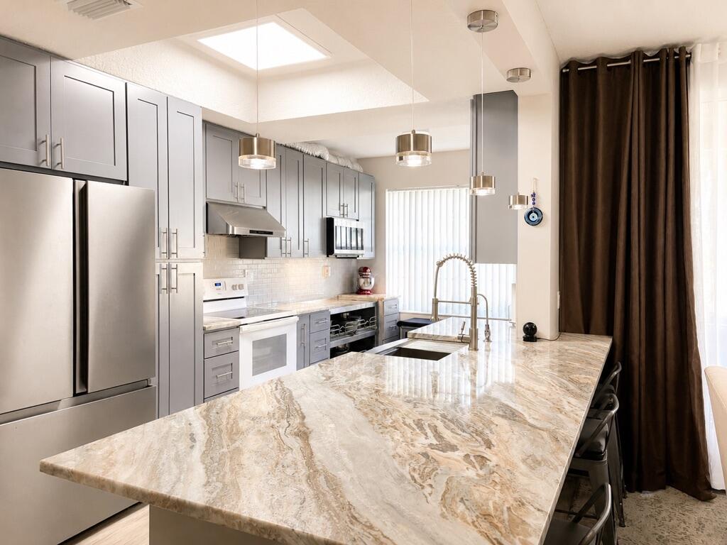 17050 Emile Street, Unit 2 Boca Raton, FL 33487 - Photo 4 of 22 Breakfast area