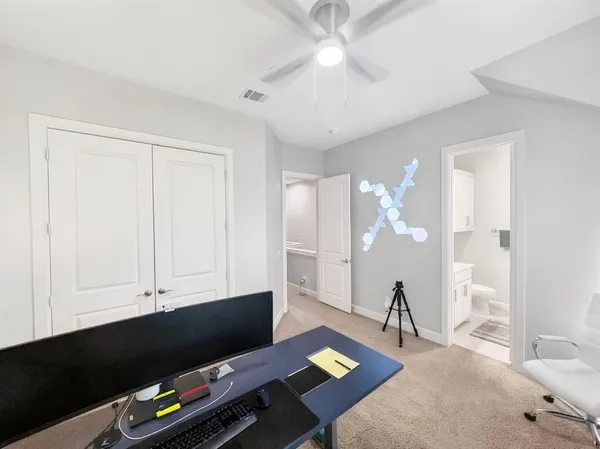 $3,500 | 15850 Quorum Drive, Addison, TX 75001