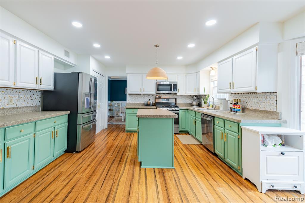 18057 Meridian Road Grosse Ile, MI 48138 - Photo 13 of 64 Gallery Image 13