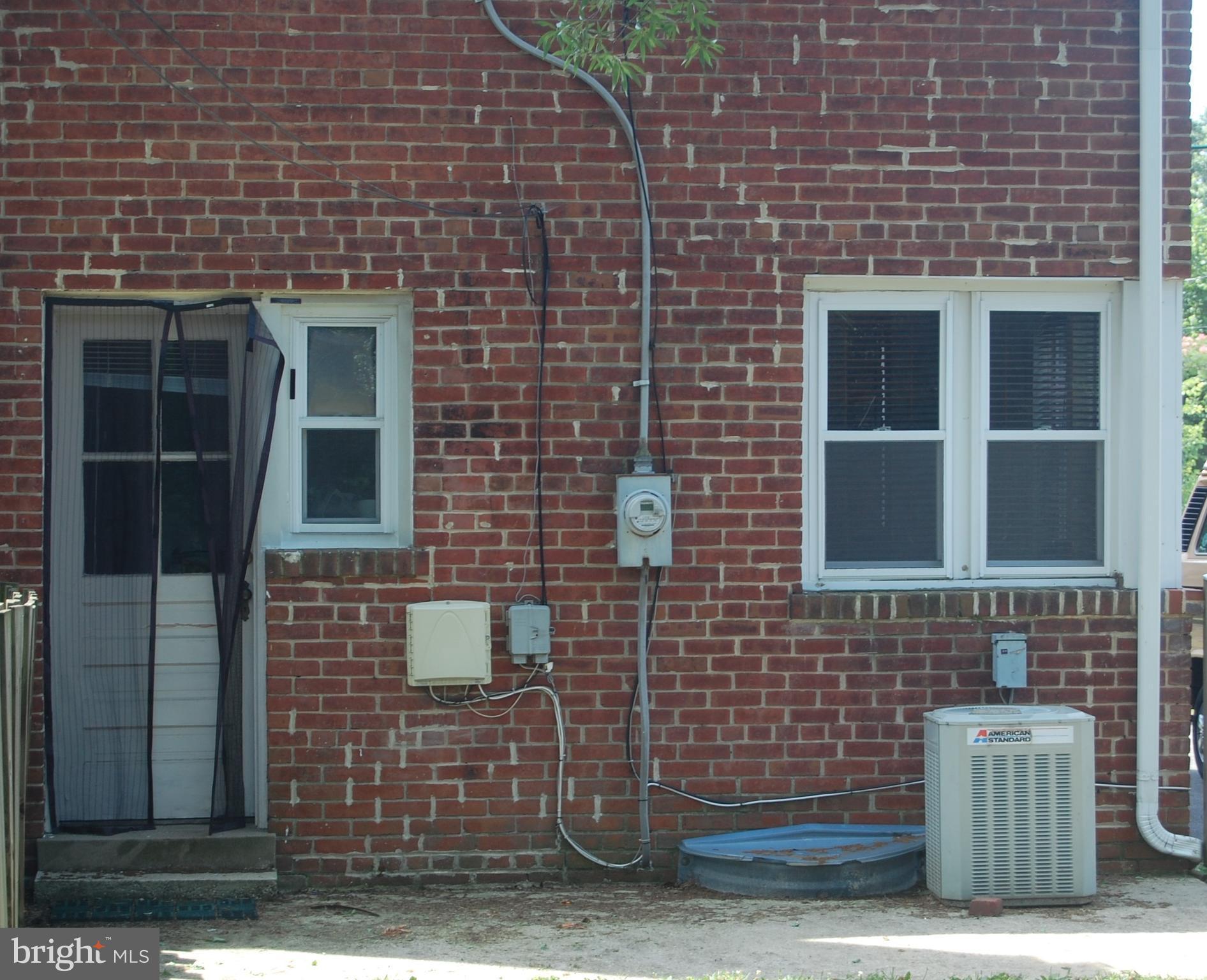 Exterior (Rear)