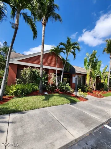 $1,090 | 2845 Winkler Avenue, Unit 317, Fort Myers, FL 33916