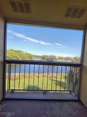 $1,090 | 2845 Winkler Avenue, Unit 317, Fort Myers, FL 33916