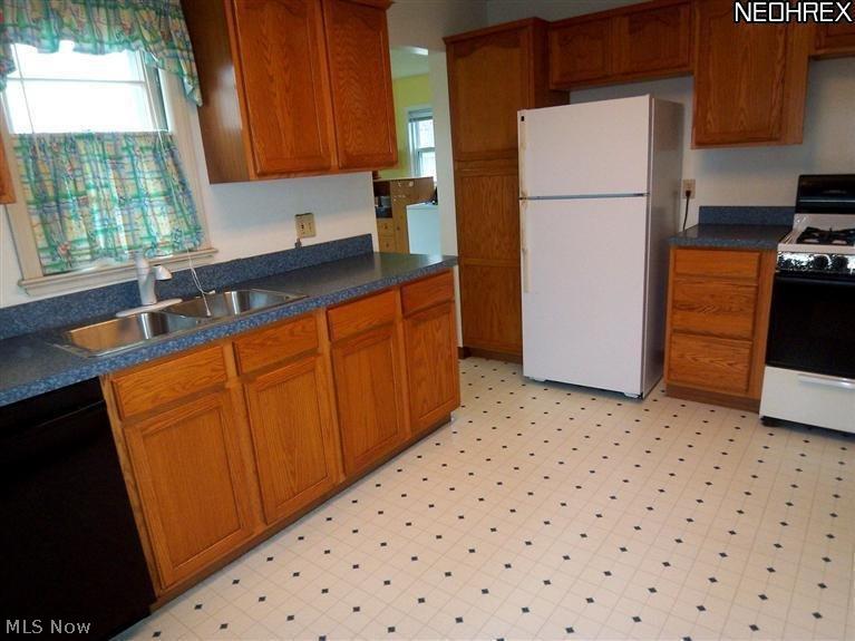 1190 Avondale Road Cleveland, OH 44121 - Photo 4 of 19 Gallery Image 4