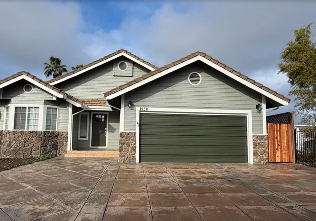a view of a house with garage