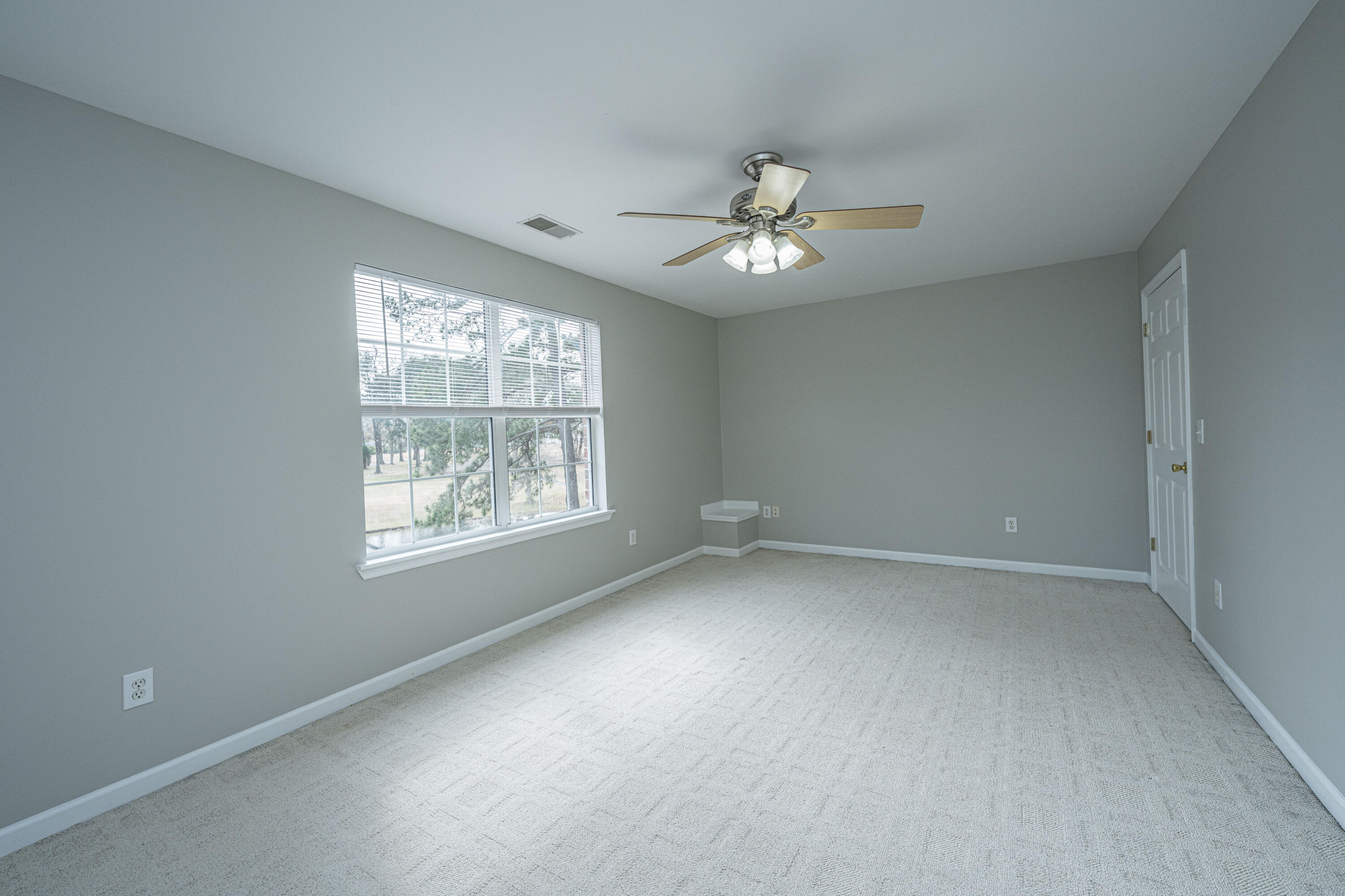 1319 Lark Lane Hanahan, SC 29410 - Photo 15 of 35 1319LarkLn037