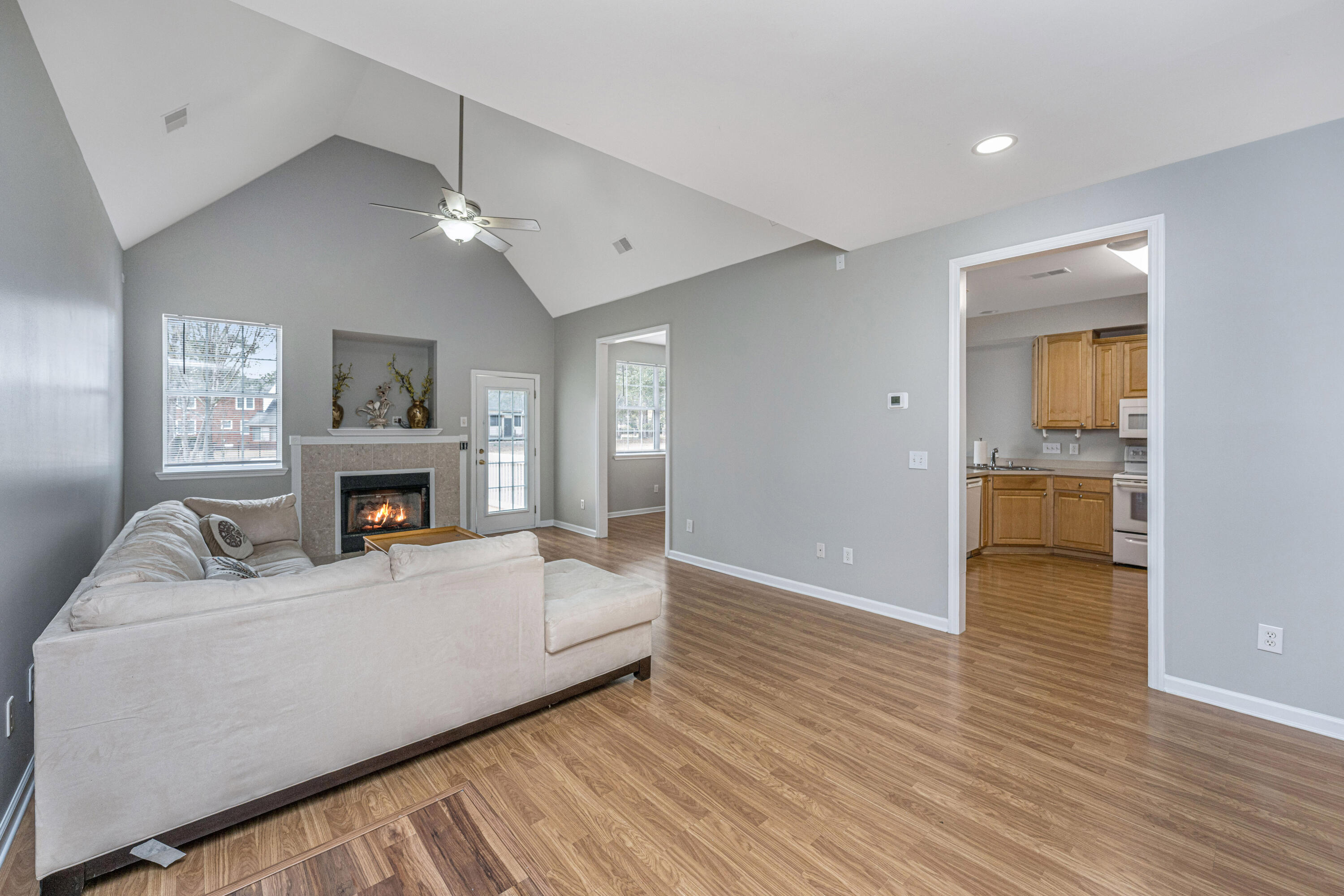 1319 Lark Lane Hanahan, SC 29410 - Photo 4 of 35 1319LarkLn012