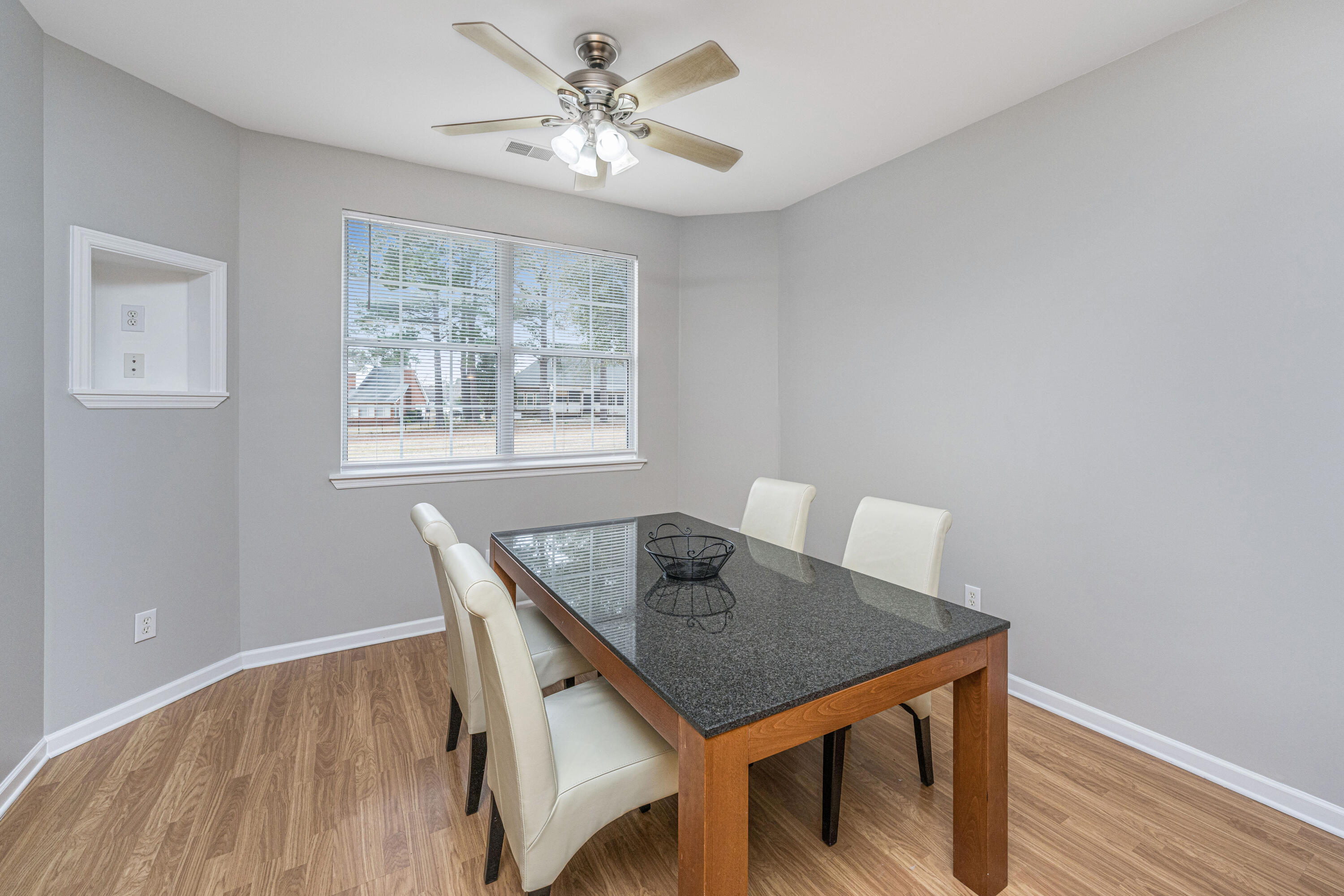 1319 Lark Lane Hanahan, SC 29410 - Photo 10 of 35 1319LarkLn022