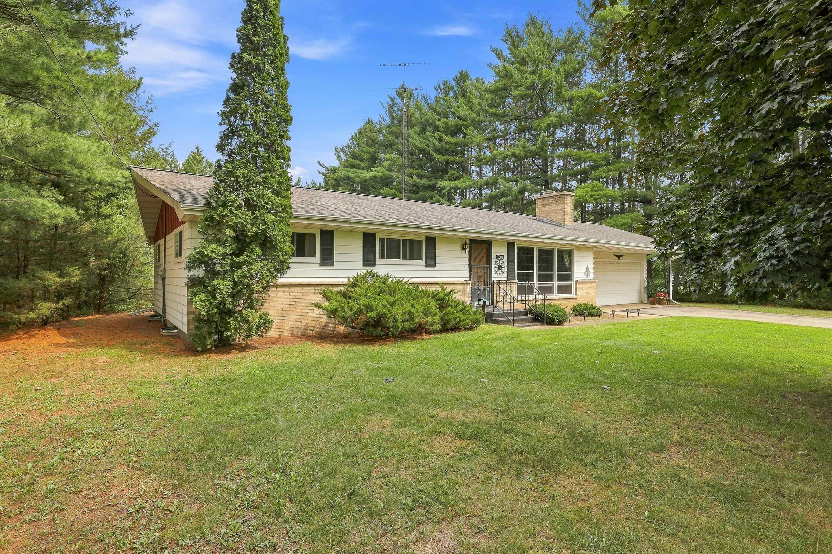 5568 County Road West Bancroft, WI 54921 - Photo 4 of 46 Gallery Image 4