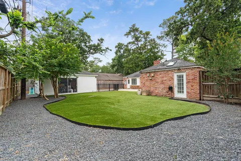 $814,000 | 10215 Green Tree Road, Houston, TX 77042