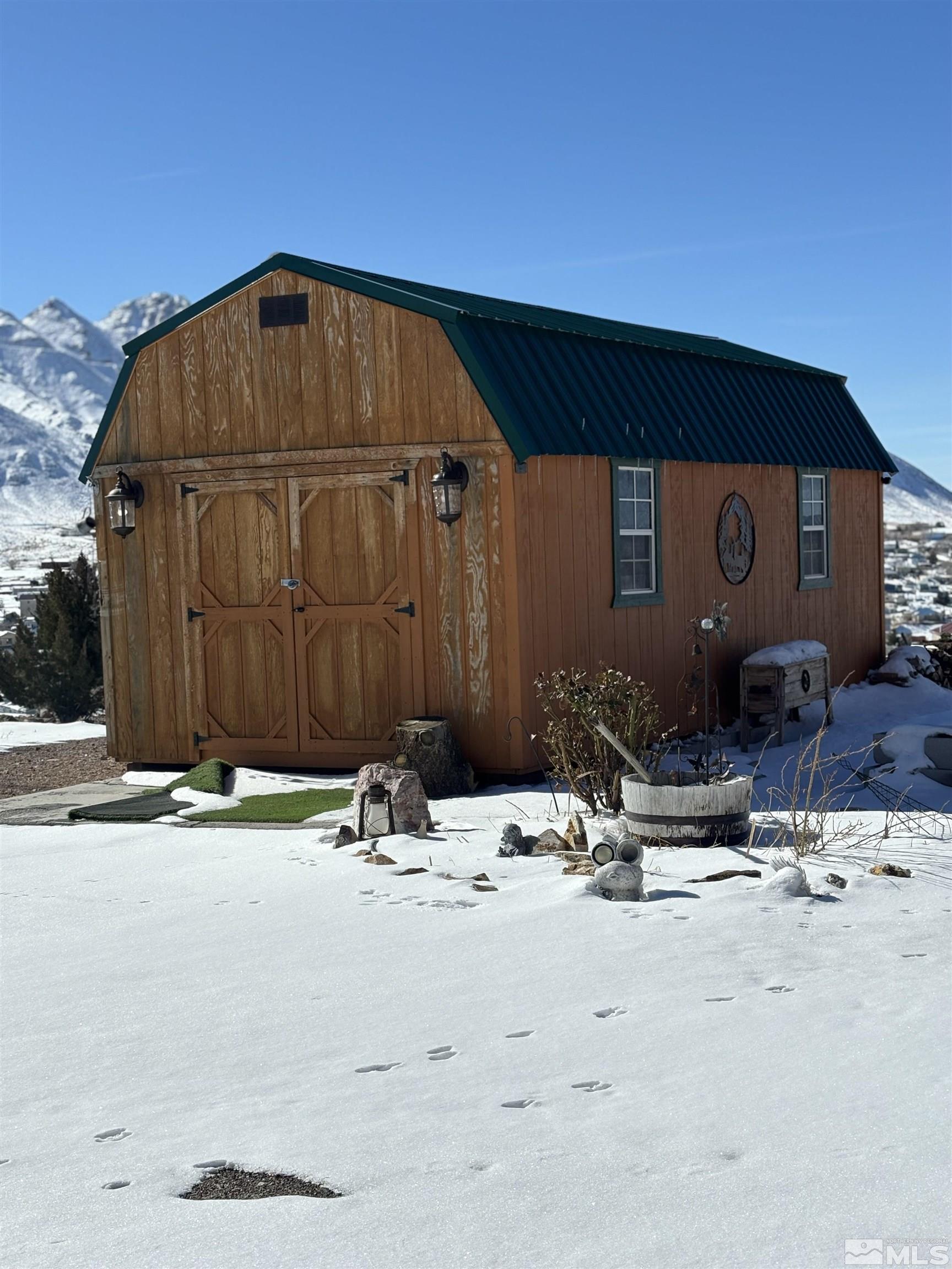 580 Silver Circle Tonopah, NV 89049 - Photo 28 of 37 a backyard of a house with table and chairs