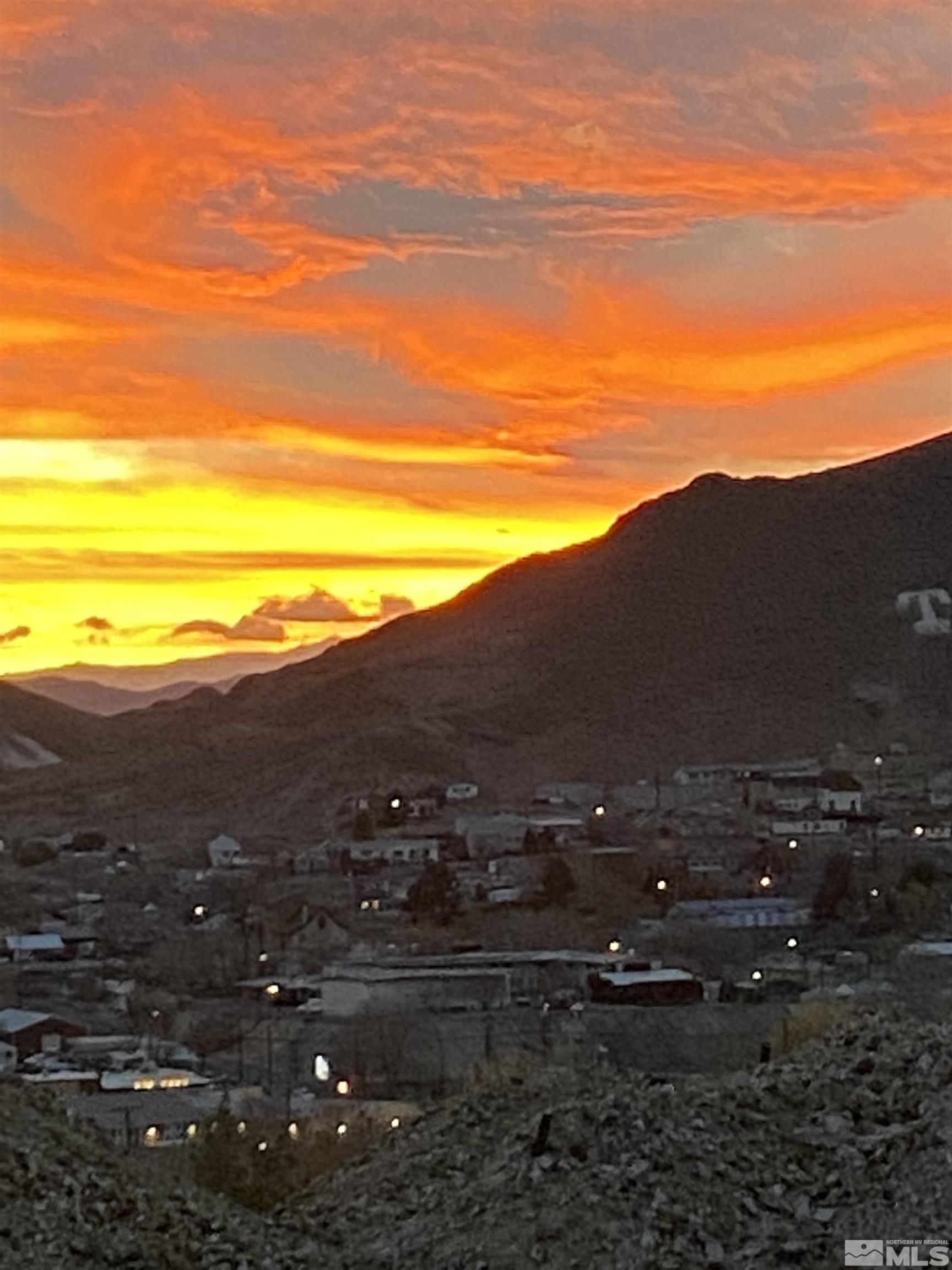 580 Silver Circle Tonopah, NV 89049 - Photo 29 of 37 a view of an ocean and a mountain