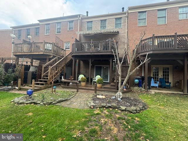 908 Walnut Wood Road Cockeysville, MD 21030 - Photo 4 of 5 a view of a house with backyard porch and sitting area