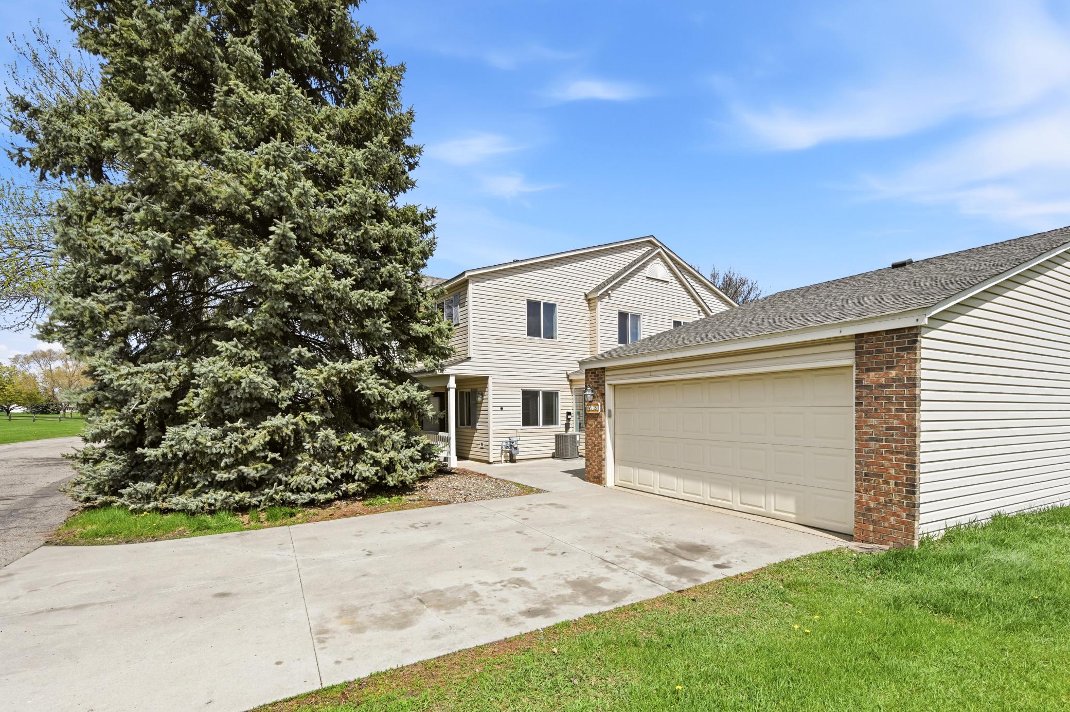 15964 Granada Avenue Apple Valley, MN 55124 - Photo 2 of 28