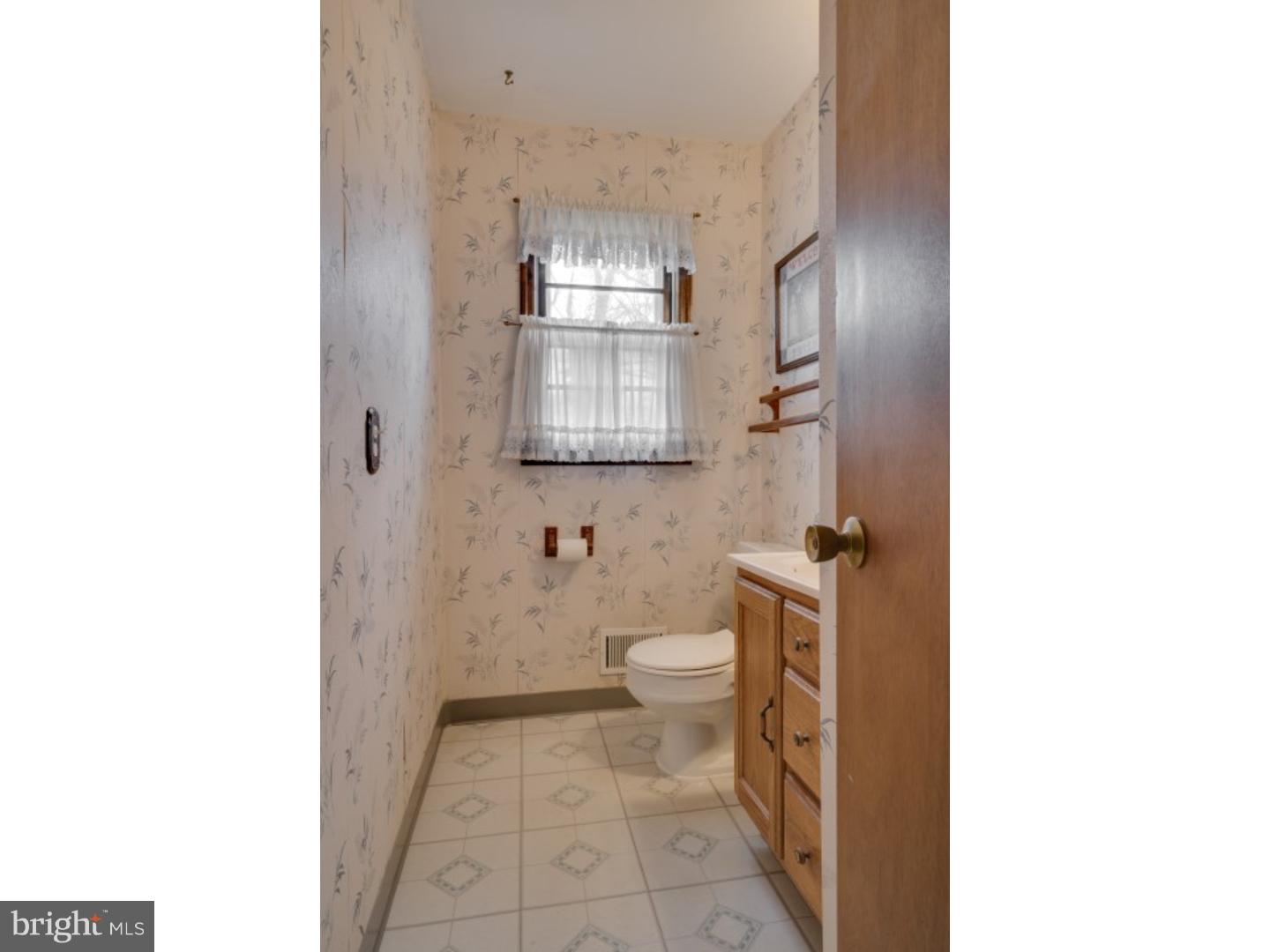 13 Weyburne Road Hamilton, NJ 08690 - Photo 7 of 25