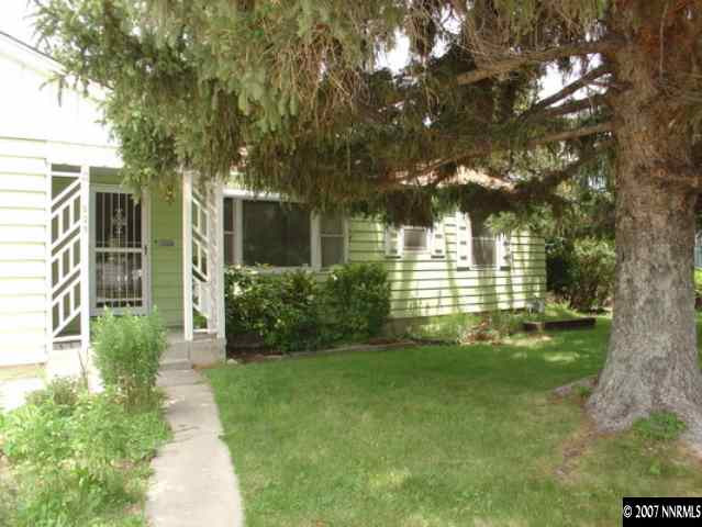 925 Whitaker Drive Reno, NV 89503 - Photo 9 of 9 a view of a yard in front of house