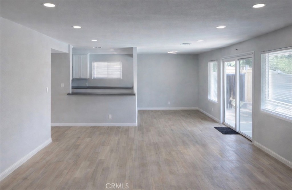 45414 Raysack Avenue Lancaster, CA 93535 - Photo 11 of 25 Main unit living room