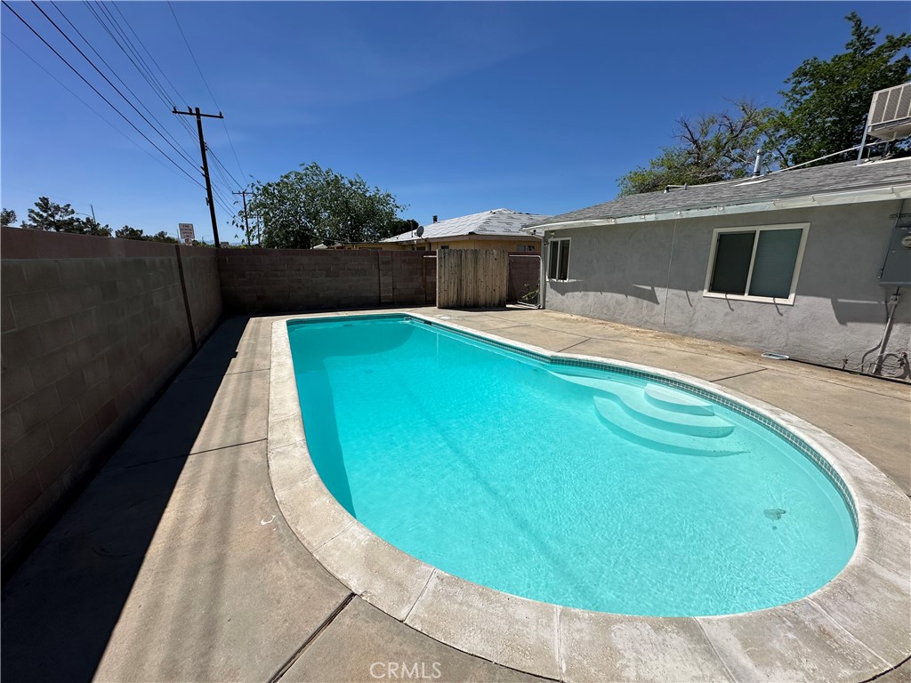 45414 Raysack Avenue Lancaster, CA 93535 - Photo 14 of 25 Main unit pool