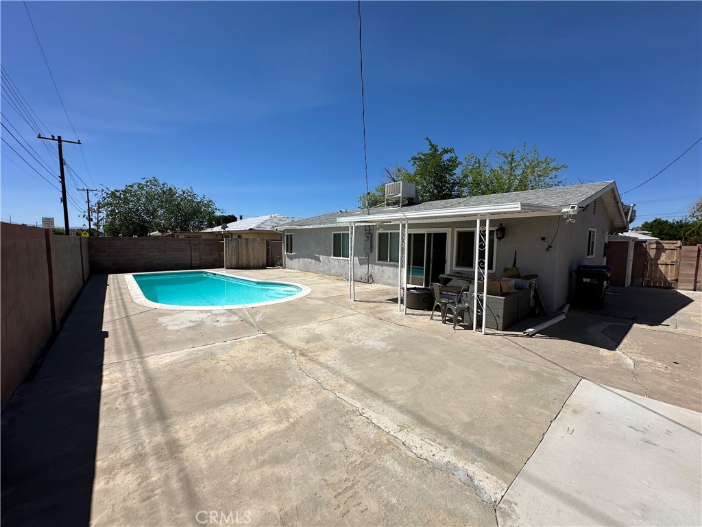 45414 Raysack Avenue Lancaster, CA 93535 - Photo 15 of 25 Main unit pool