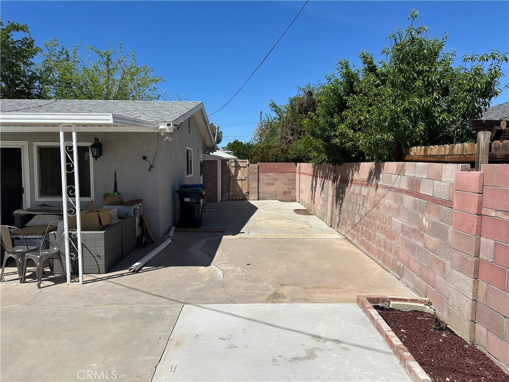 45414 Raysack Avenue Lancaster, CA 93535 - Photo 16 of 25 Main unit backyard
